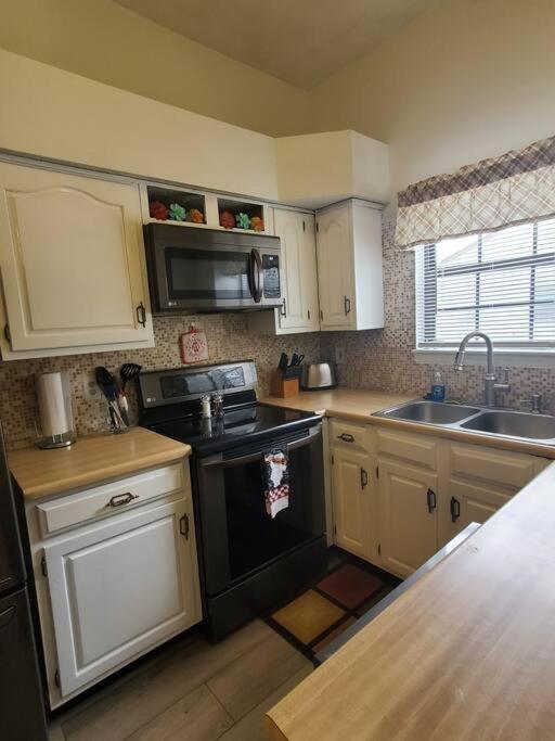 Cozy Indy Home インディアナポリス エクステリア 写真