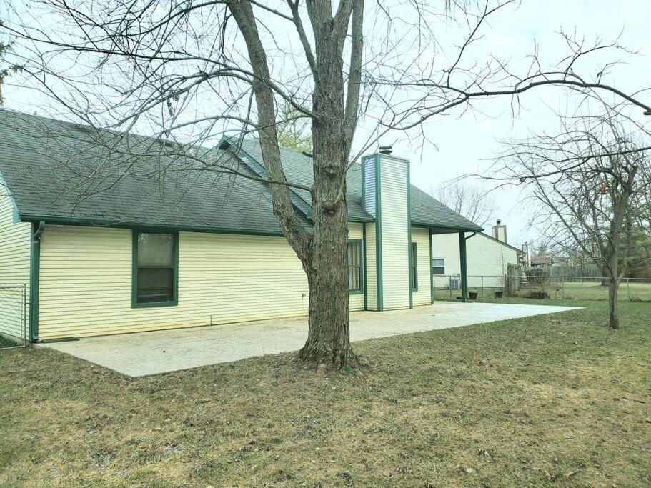 Cozy Indy Home インディアナポリス エクステリア 写真