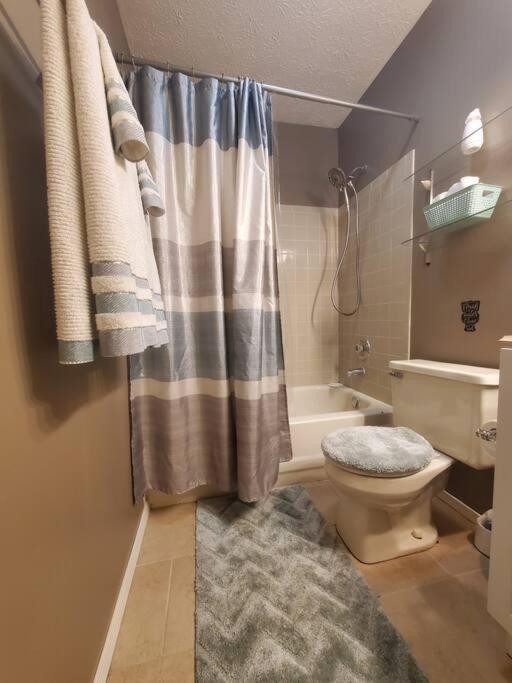 Cozy Indy Home インディアナポリス エクステリア 写真