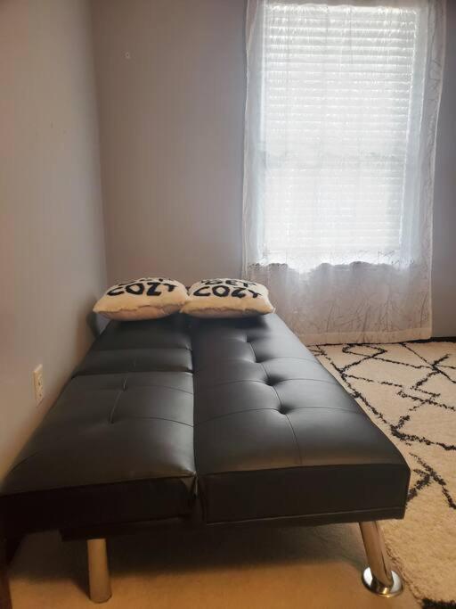 Cozy Indy Home インディアナポリス エクステリア 写真