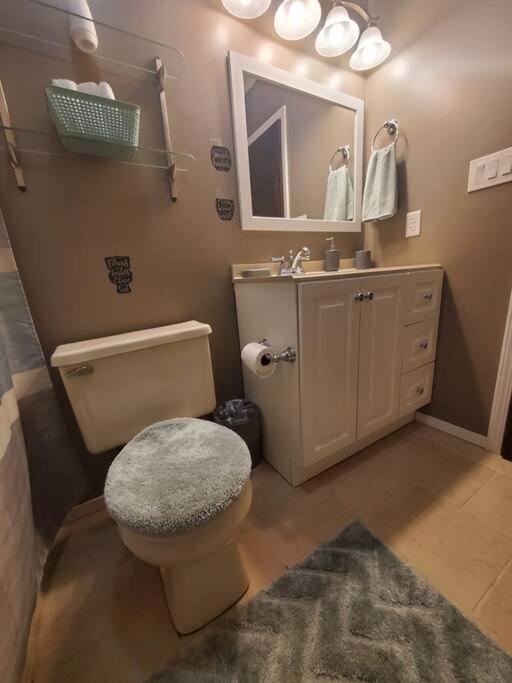 Cozy Indy Home インディアナポリス エクステリア 写真