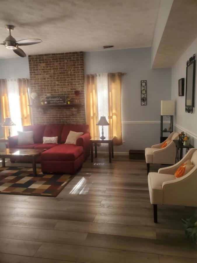 Cozy Indy Home インディアナポリス エクステリア 写真